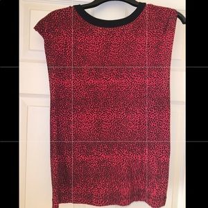 Top is a size 3... ❤️